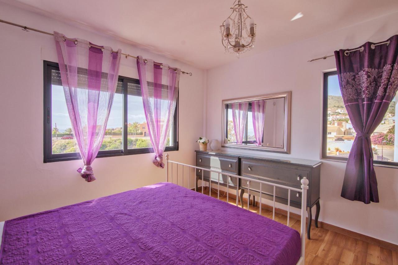 Moderna Con Piscina Villa *